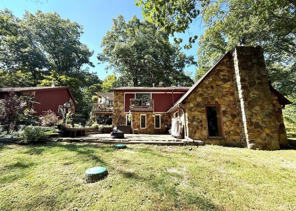 Photo of 918 N Harv Wright Road, Bloomfield, IN 47424 (MLS # 202536119)