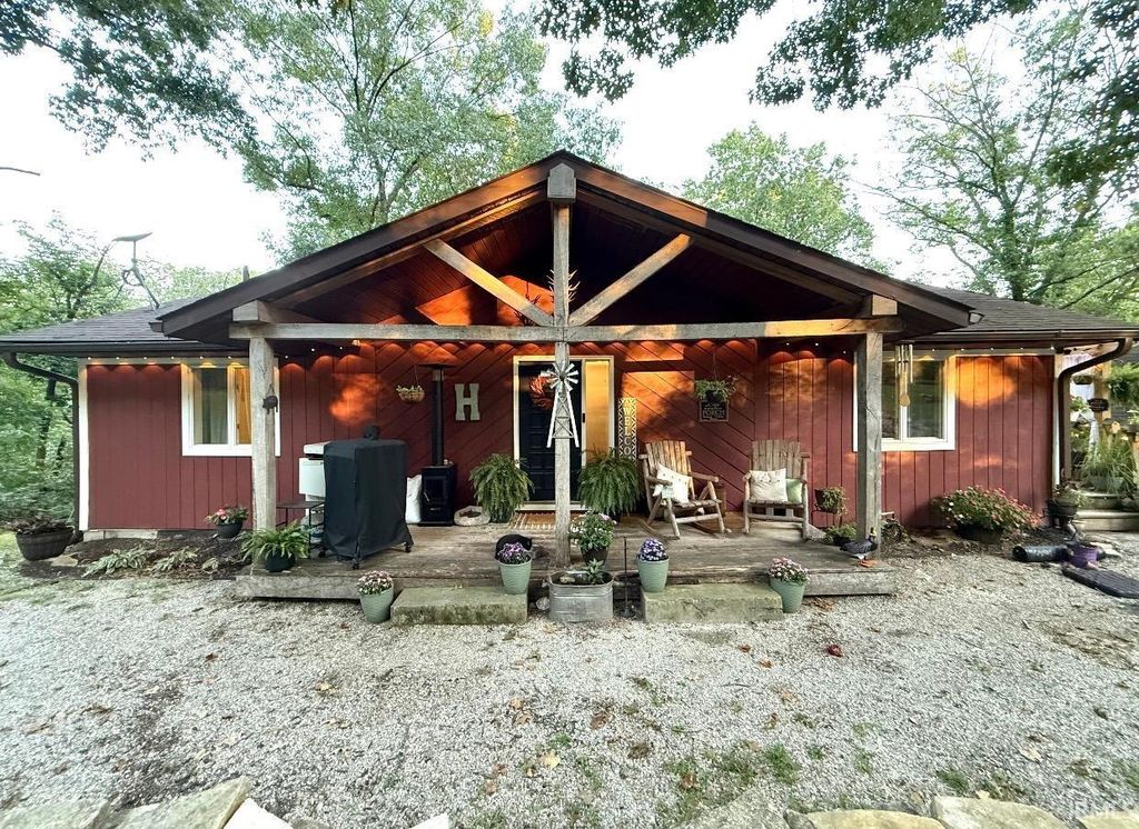 Photo of 918 N Harv Wright Road, Bloomfield, IN 47424 (MLS # 202536119)