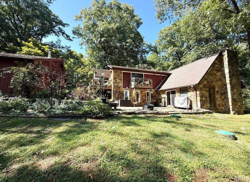 Photo of 918 N Harv Wright Road, Bloomfield, IN 47424 (MLS # 202536119)