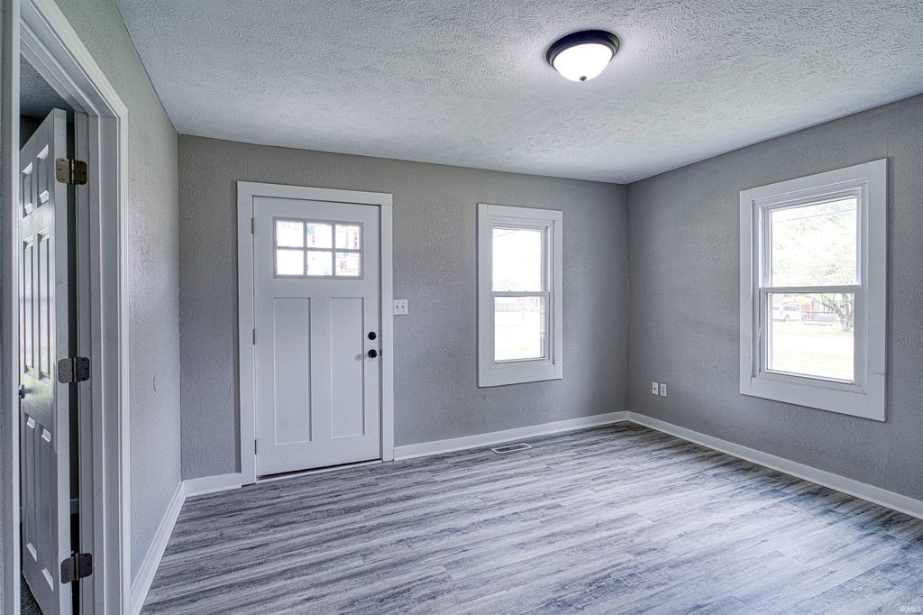 Photo of 2714 Vann Avenue, Evansville, IN 47714 (MLS # 202615675)