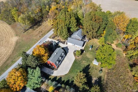 Tiny photo for 8121 N County Rd 850 W, Rossville, IN 46065 (MLS # 202544250)