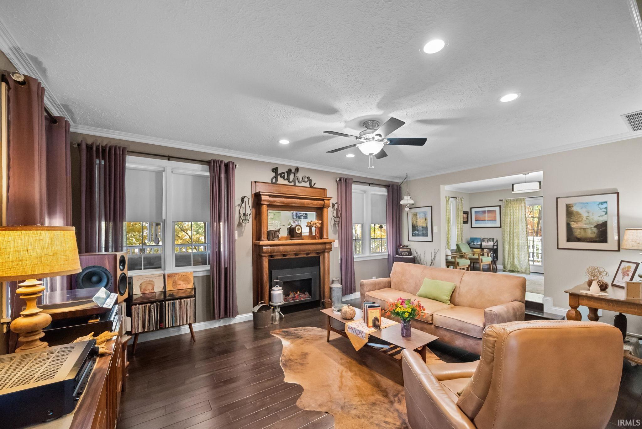 Rossville, Indiana 46065, United States, 3 Bedrooms Bedrooms, ,3 BathroomsBathrooms,Residential,Pending,236662