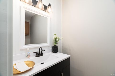 Tiny photo for 208 S Market Street, Delphi, IN 46923 (MLS # 202514317)