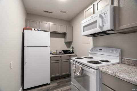 Tiny photo for 208 S Market Street, Delphi, IN 46923 (MLS # 202514317)