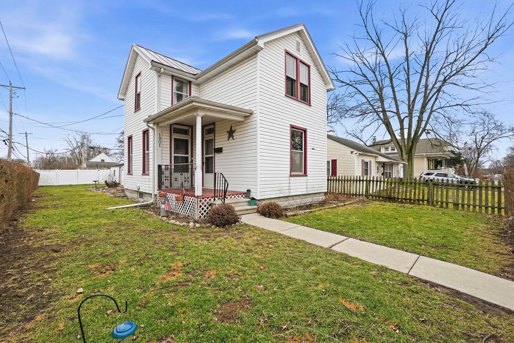 Photo of 1901 Emma Avenue, Fort Wayne, IN 46808 (MLS # 202605771)