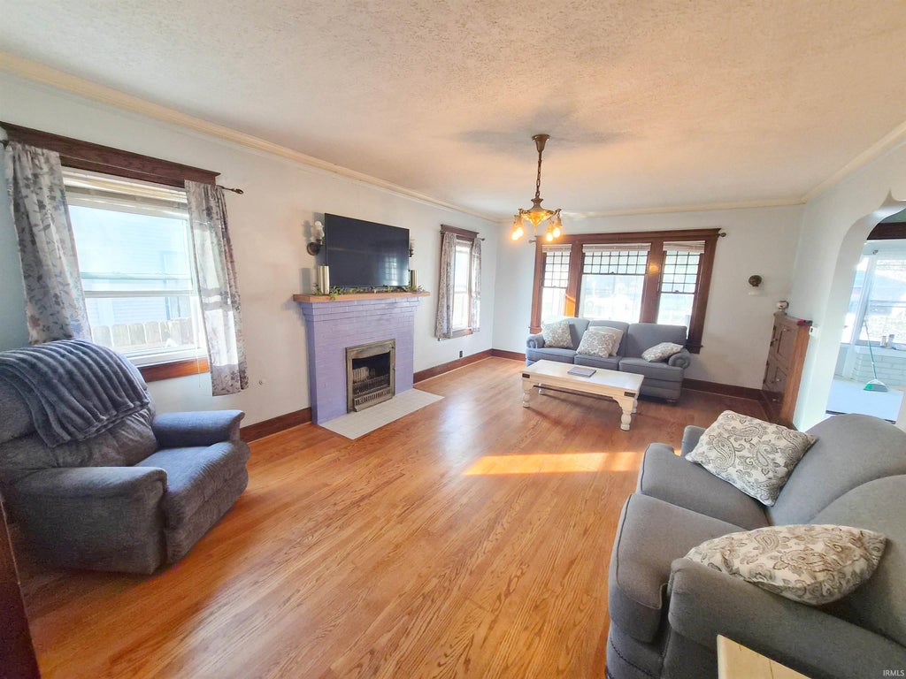 Photo of 208 E Winona Avenue, Warsaw, IN 46580 (MLS # 202644718)