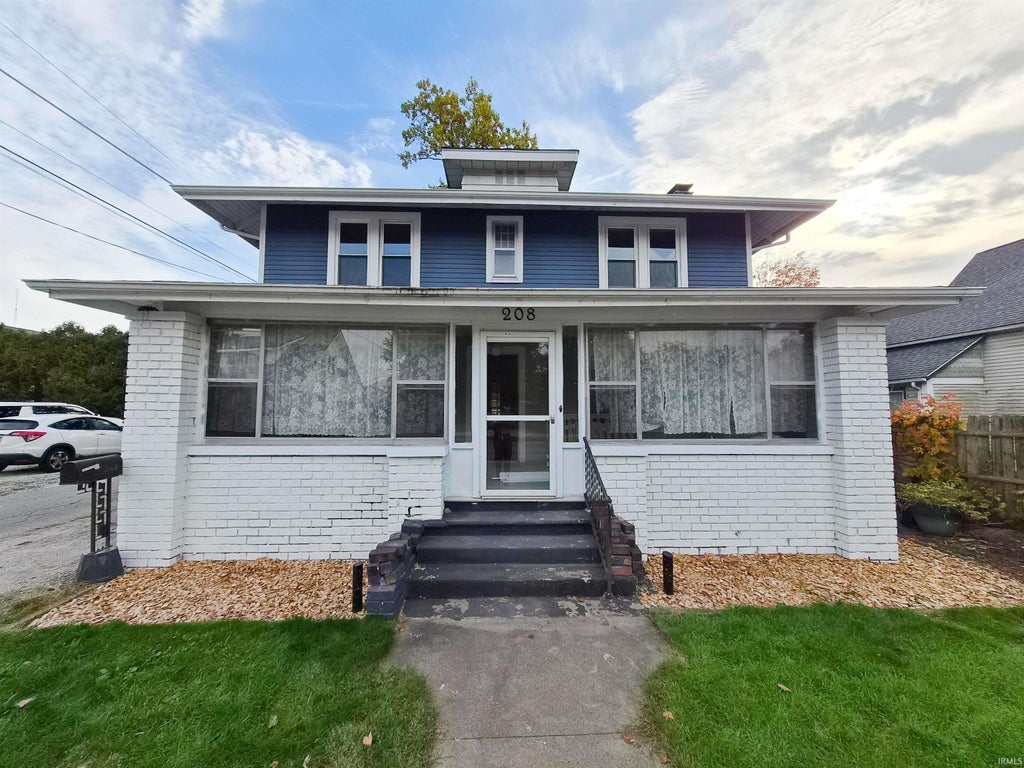 Photo of 208 E Winona Avenue, Warsaw, IN 46580 (MLS # 202644718)