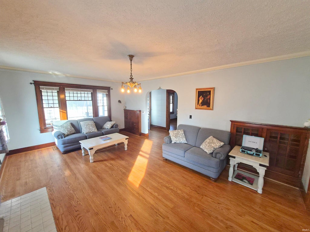Photo of 208 E Winona Avenue, Warsaw, IN 46580 (MLS # 202644718)