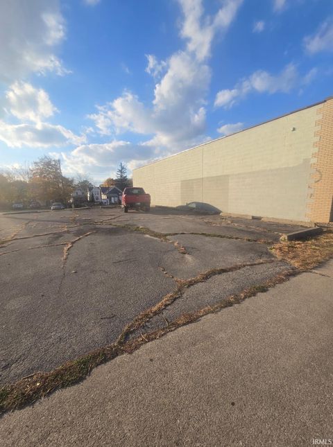 Tiny photo for 2924 S Calhoun Street #Lot 2,3,4,5,and 6, Fort Wayne, IN 46807 (MLS # 202545511)