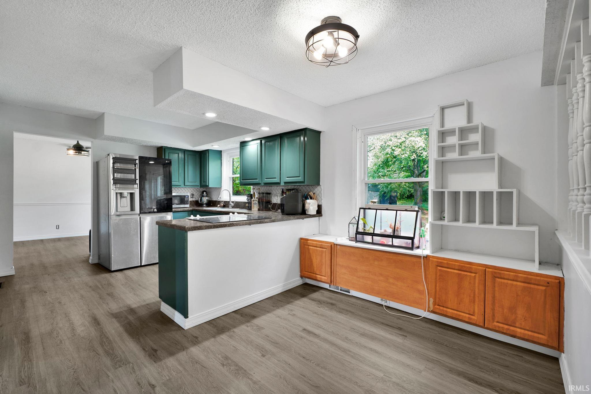 Newburgh, Indiana 47630, United States, 4 Bedrooms Bedrooms, ,3 BathroomsBathrooms,Residential,Active,123214