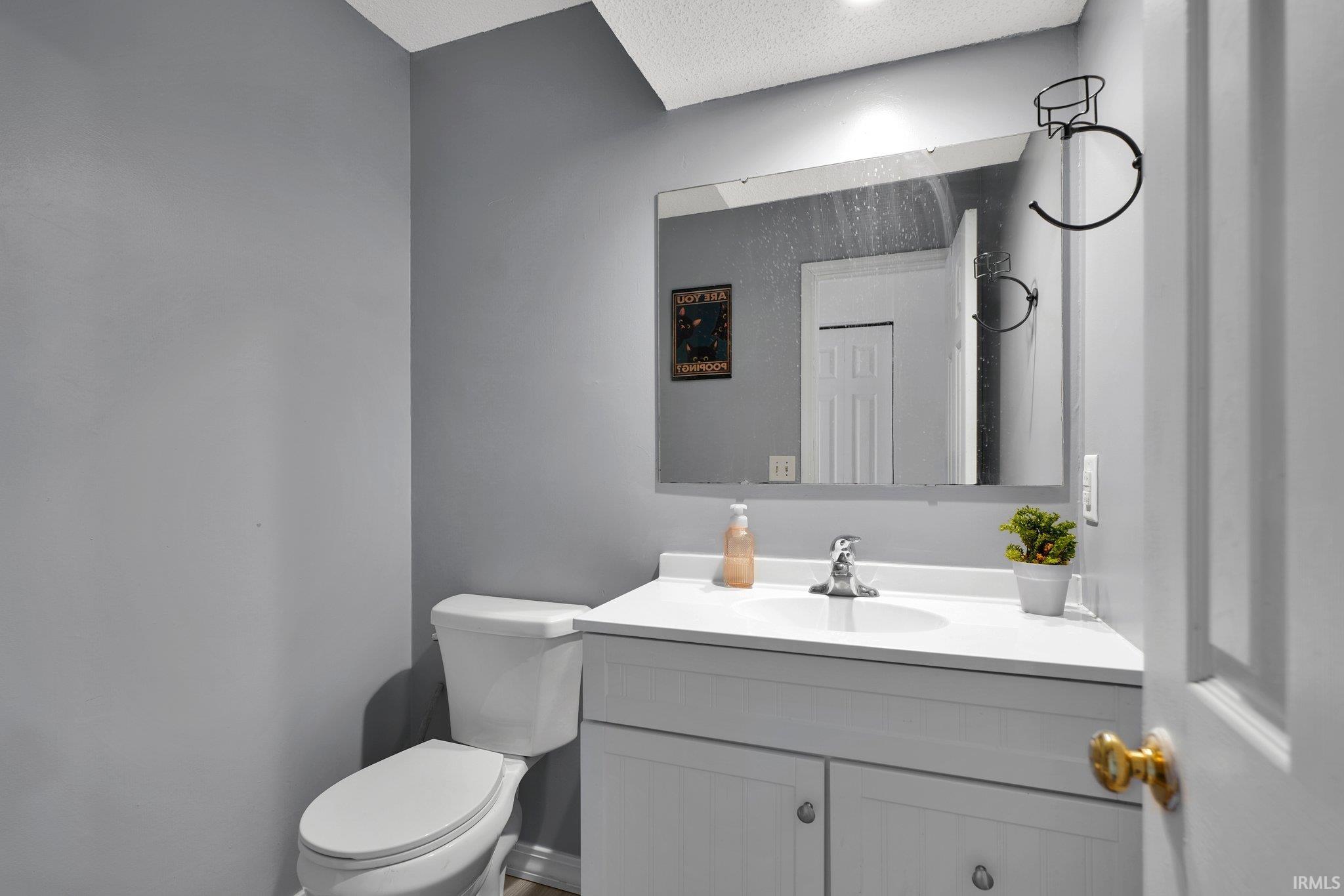 Newburgh, Indiana 47630, United States, 4 Bedrooms Bedrooms, ,3 BathroomsBathrooms,Residential,Active,123214