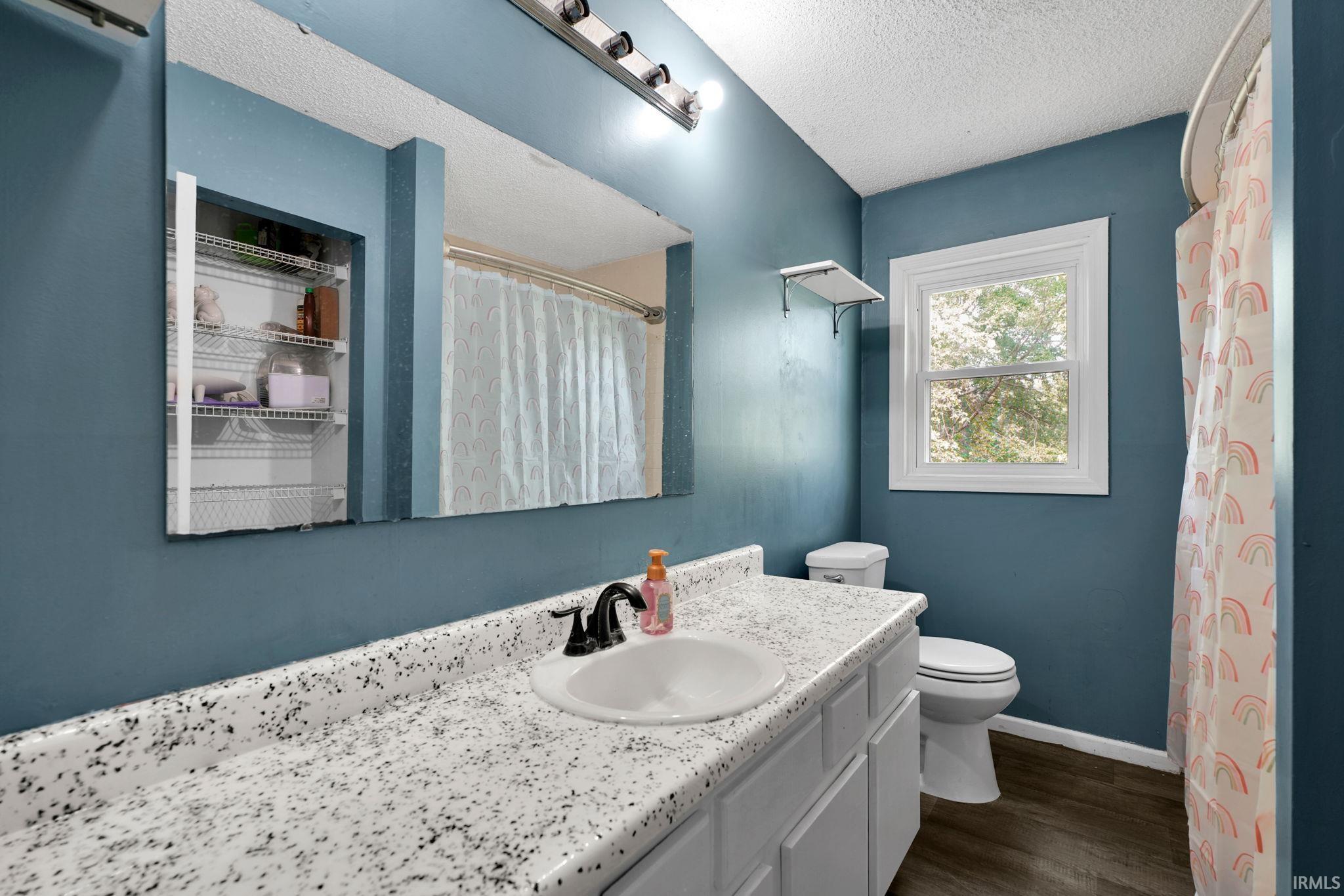 Newburgh, Indiana 47630, United States, 4 Bedrooms Bedrooms, ,3 BathroomsBathrooms,Residential,Active,123214