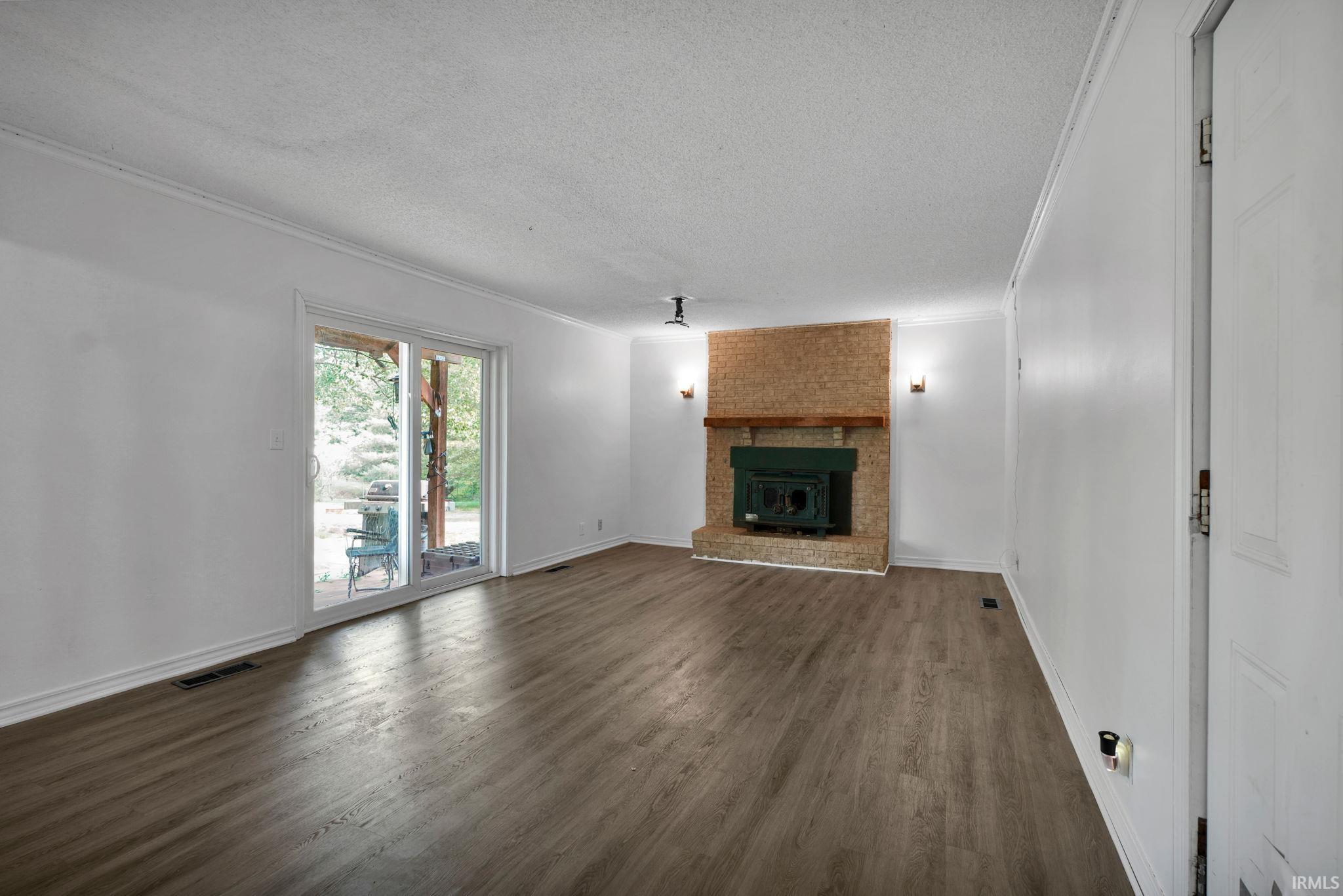 Newburgh, Indiana 47630, United States, 4 Bedrooms Bedrooms, ,3 BathroomsBathrooms,Residential,Active,123214