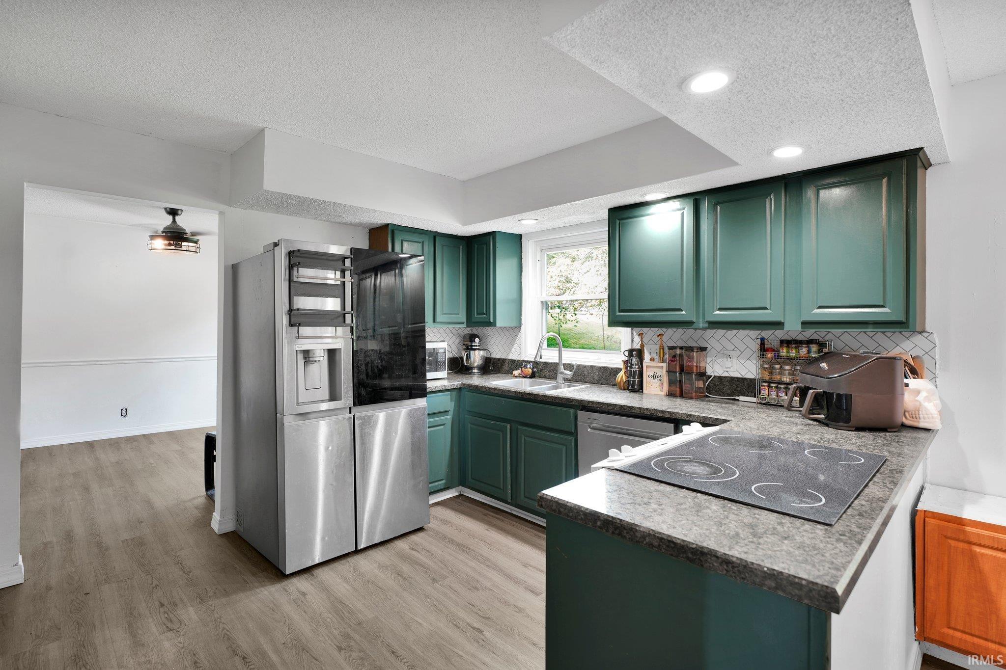 Newburgh, Indiana 47630, United States, 4 Bedrooms Bedrooms, ,3 BathroomsBathrooms,Residential,Active,123214