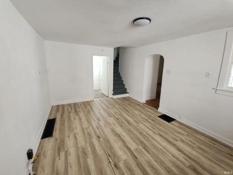 Tiny photo for 125 W Ottawa Street, Logansport, IN 46947 (MLS # 202604572)