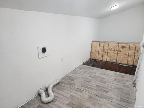 Tiny photo for 125 W Ottawa Street, Logansport, IN 46947 (MLS # 202604572)