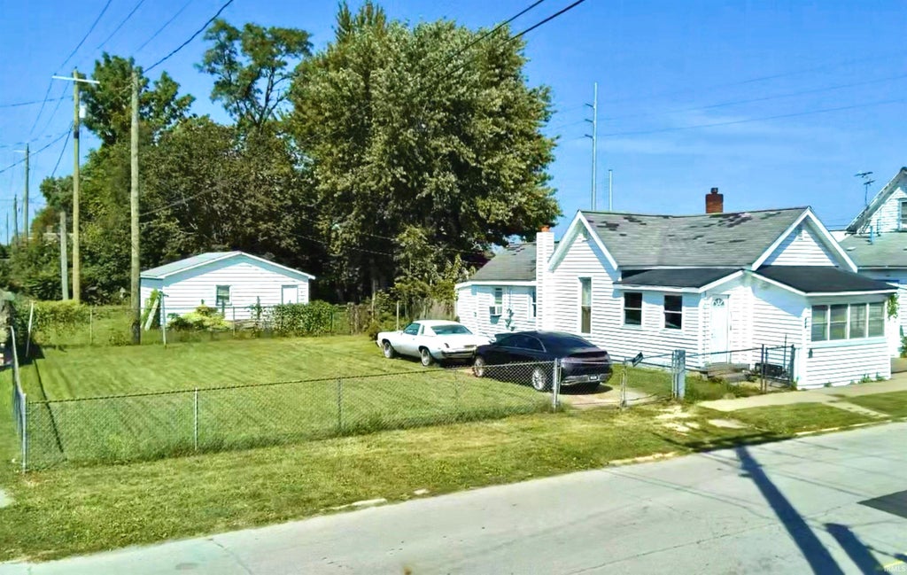Photo of 315 E 9th Street, Marion, IN 46953 (MLS # 202636850)
