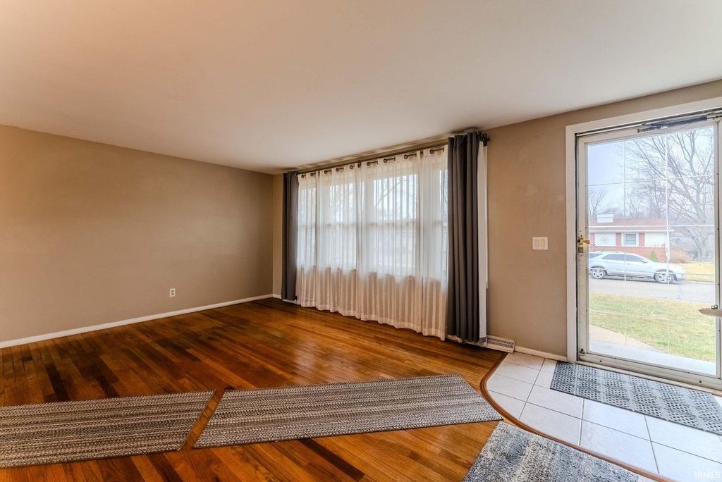 Photo of 921 Sunset Drive, Wabash, IN 46992 (MLS # 202606952)