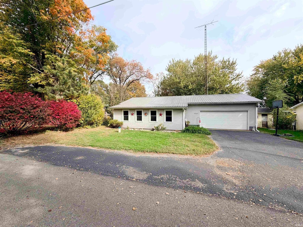 Photo of 3634 E Conwell Drive, Monticello, IN 47960 (MLS # 202631431)