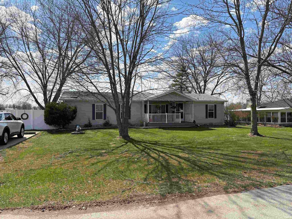 Photo of 10686 N C Drive, Kendallville, IN 46755 (MLS # 202610926)