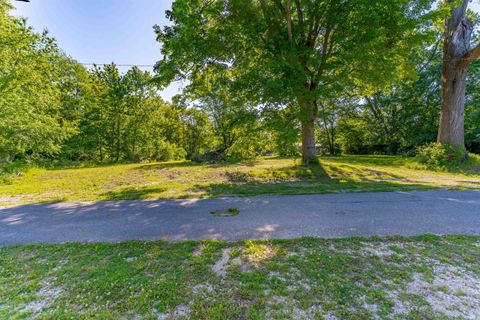 Photo of 310 N Cross Street, Francisco, IN 47649 (MLS # 202617988)