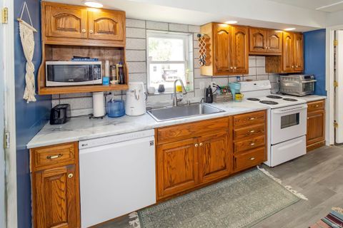 Tiny photo for 423 W Sycamore Street, Boonville, IN 47601 (MLS # 202616188)