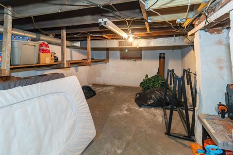 Tiny photo for 423 W Sycamore Street, Boonville, IN 47601 (MLS # 202616188)