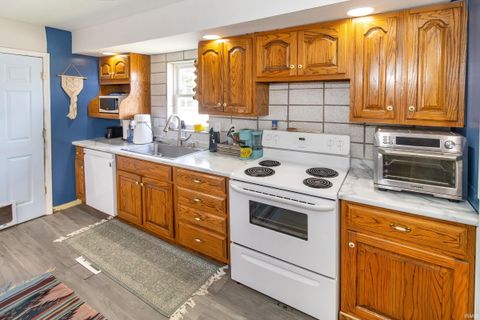 Tiny photo for 423 W Sycamore Street, Boonville, IN 47601 (MLS # 202616188)