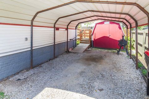 Tiny photo for 423 W Sycamore Street, Boonville, IN 47601 (MLS # 202616188)