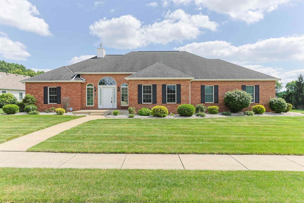 Photo of 1360 Deerfield Court, South Bend, IN 46614 (MLS # 202627294)