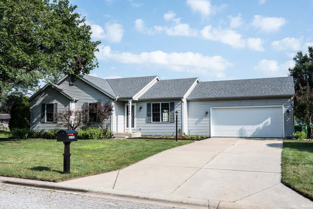 Photo of 23153 Arbor Pointe Drive, South Bend, IN 46628 (MLS # 202631927)