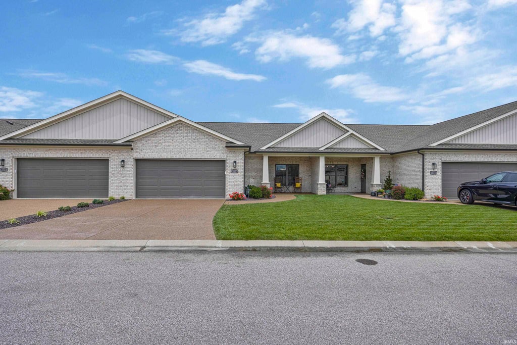Photo of 9354 Oak Point PT, Newburgh, IN 47630 (MLS # 202623348)