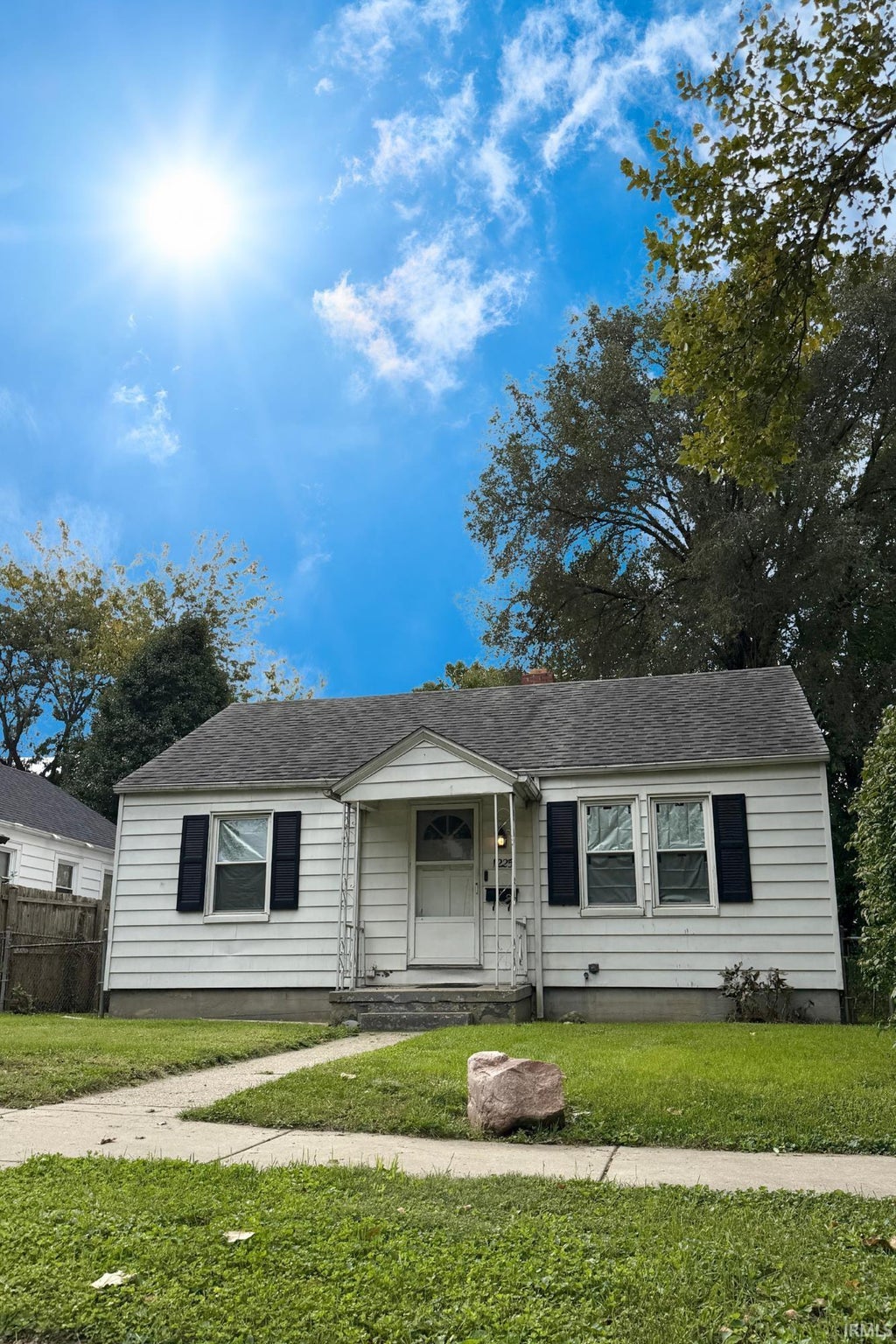 Photo of 1225 W 4th Street, Fort Wayne, IN 46808 (MLS # 202640548)