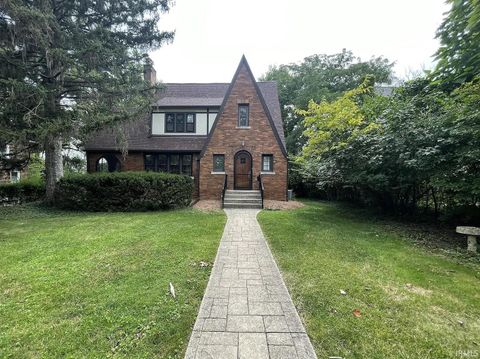 Photo of 611 S Eagleson Avenue, Bloomington, IN 47401 (MLS # 202548596)