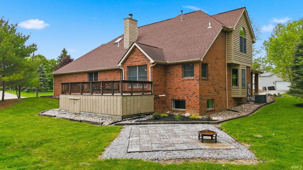 Photo of 9827 Crown Point Drive, Fort Wayne, IN 46804 (MLS # 202619094)