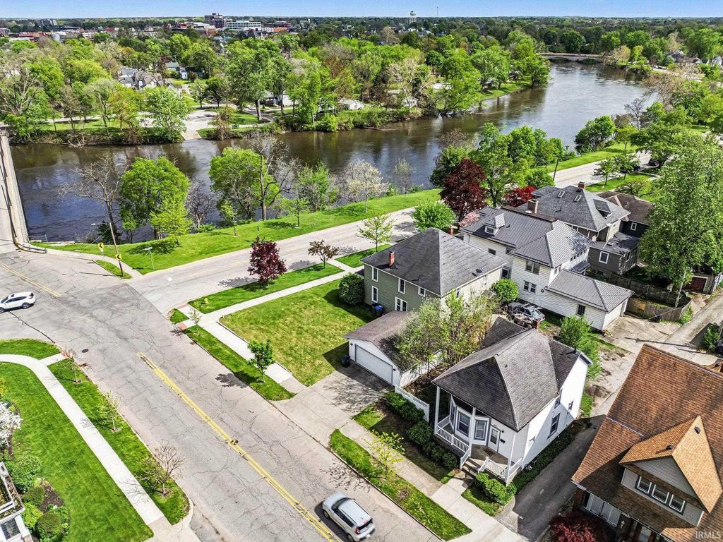 Photo of 611 Bower Street, Elkhart, IN 46514 (MLS # 202615588)