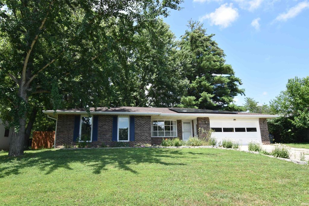 Photo of 1423 E Bradshire Street, Bloomington, IN 47401 (MLS # 202548850)