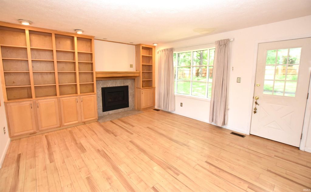 Photo of 1423 E Bradshire Street, Bloomington, IN 47401 (MLS # 202548850)