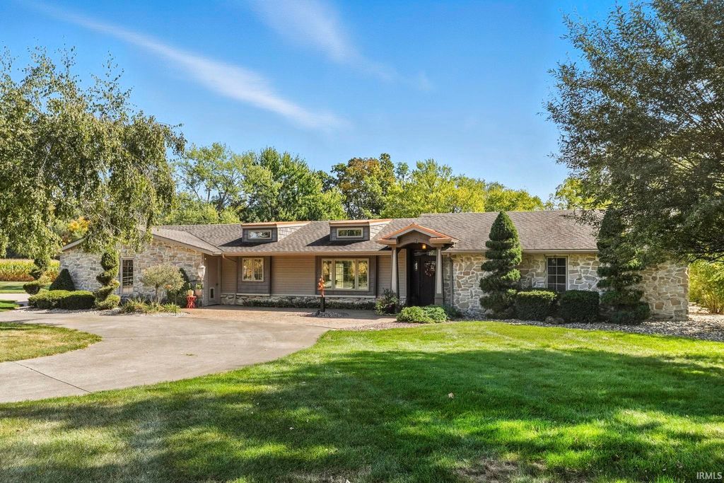 Photo of 5937 County Road 427, Auburn, IN 46706 (MLS # 202542144)