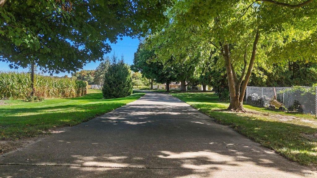 Photo of 5937 County Road 427, Auburn, IN 46706 (MLS # 202542144)