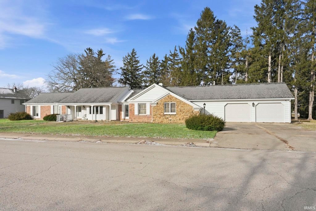 Photo of 702 W Macalan Drive, Marion, IN 46952 (MLS # 202548752)