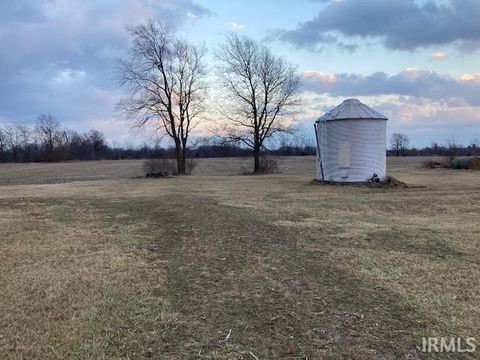 Photo of 835 S DELAWARE COUNTY RD Road, Parker City, IN 47368 (MLS # 202602385)