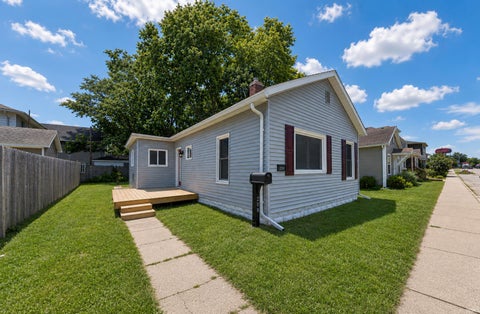 Photo of 208 Union Street, Mishawaka, IN 46544 (MLS # 202630938)