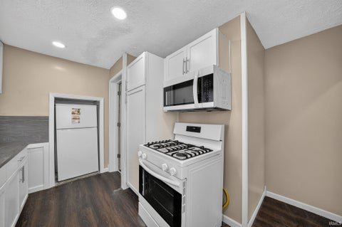 Tiny photo for 208 Union Street, Mishawaka, IN 46544 (MLS # 202630938)