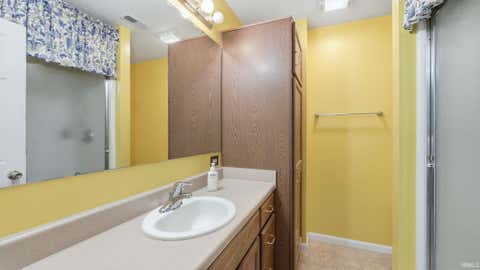 Tiny photo for 1075 Granary Court, Bluffton, IN 46714 (MLS # 202625453)