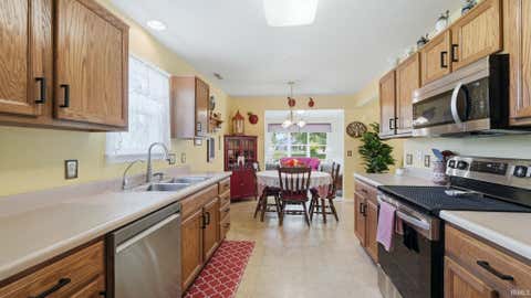 Tiny photo for 1075 Granary Court, Bluffton, IN 46714 (MLS # 202625453)