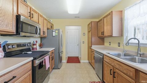 Tiny photo for 1075 Granary Court, Bluffton, IN 46714 (MLS # 202625453)