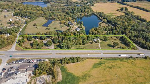 Photo of 3940 W Us Highway 30, Columbia City, IN 46725 (MLS # 202437073)