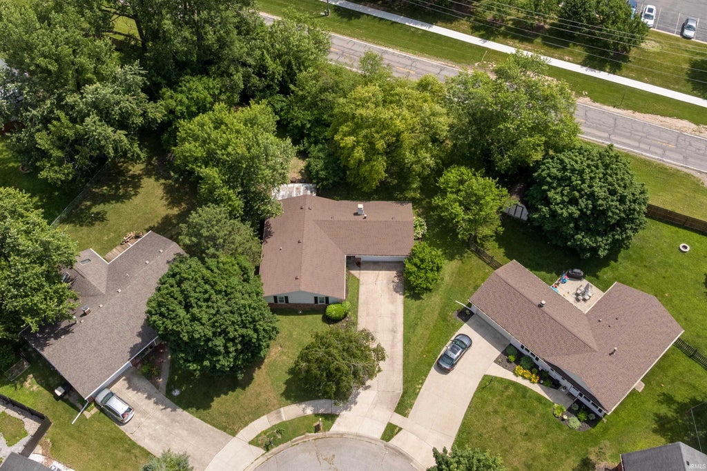 Photo of 8027 Meadows Court, Fort Wayne, IN 46815 (MLS # 202623916)