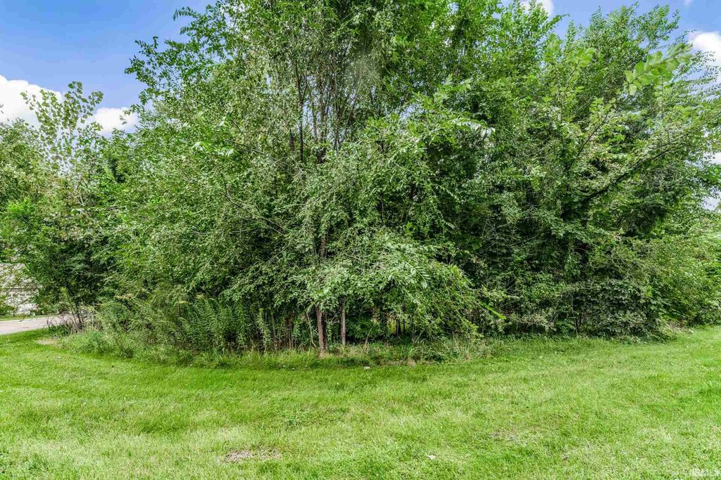 Photo of 53420 Old Woodbridge Court #1, South Bend, IN 46637 (MLS # 202602577)